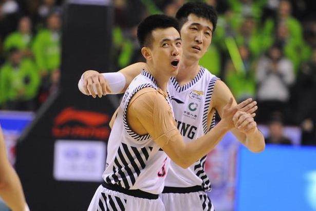 拉亚的逆袭：阿森纳新星如何挑战西班牙国家队门将格局（拉亚崛起：阿森纳门将撼动西班牙国门格局）