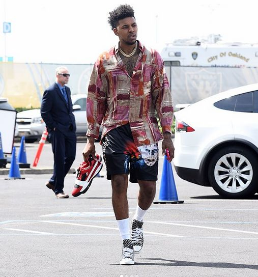 穆里尼奥：执教与评论教练是两回事，而评论别人总是容易的（穆里尼奥：带队与点评是两码事，指点他人总是最容易）