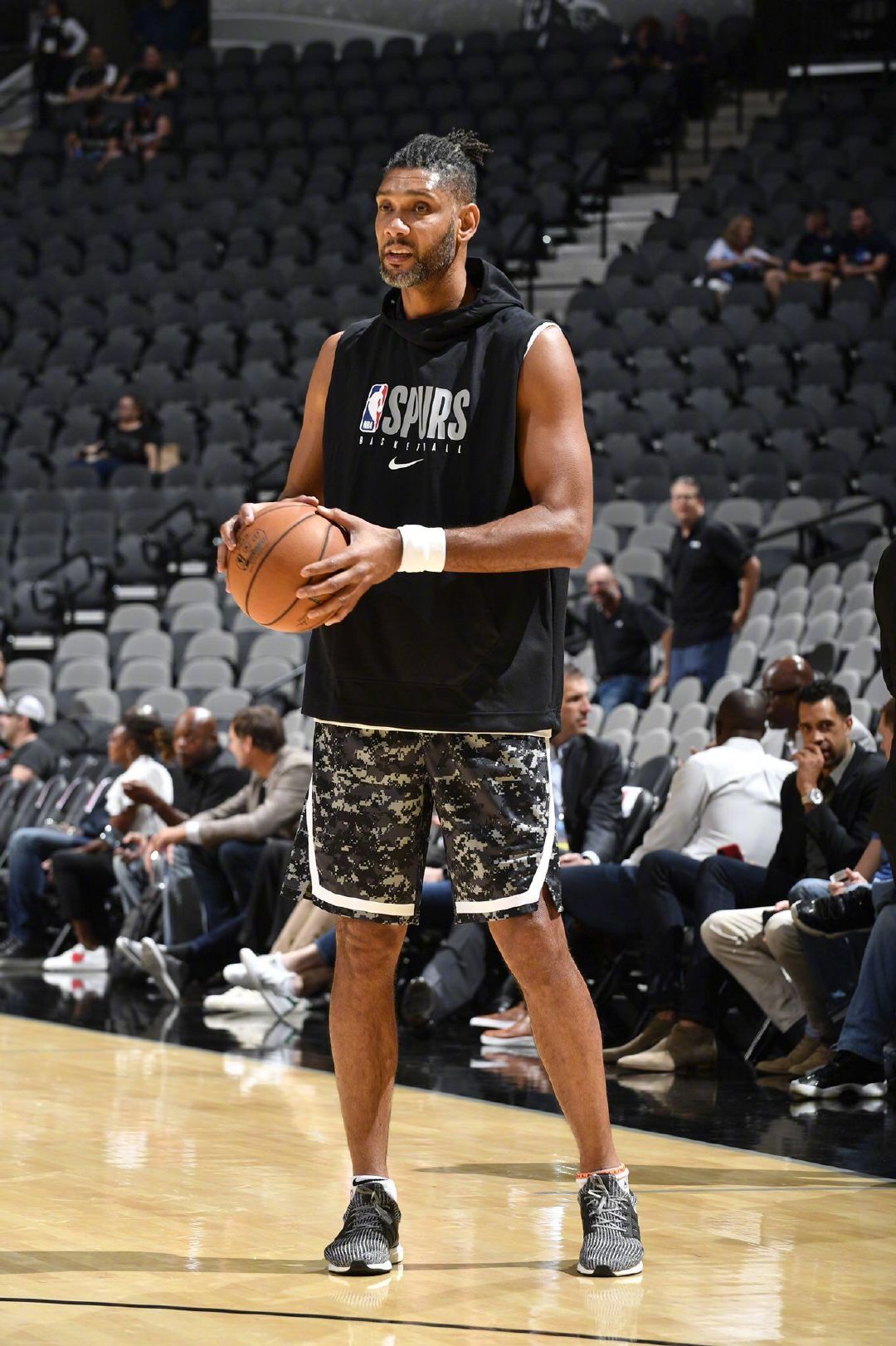 时隔579天复出，原巴萨梯队球员埃德加-耶重新回到球场（离场579天后，前巴萨梯队球员埃德加-耶完成复出重返赛场）