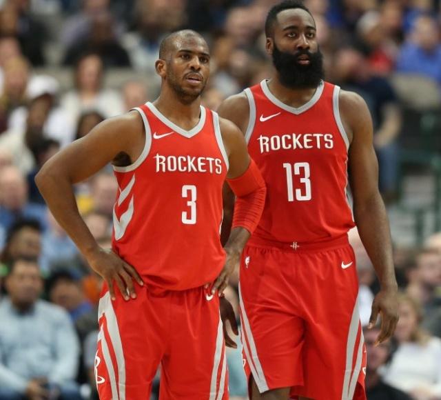 没有技巧全是感情，弗兰克告别演讲深情演唱《月亮代表我的心》（不靠技巧只凭真情：弗兰克在告别演讲中深情献唱《月亮代表我的心）