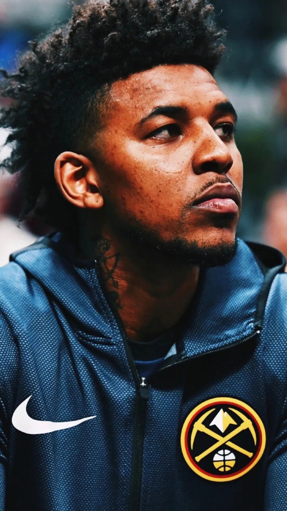 马卡：皇马密切关注科莫后卫拉蒙，英超多队也展开考察（马卡报：皇马紧盯科莫后卫拉蒙，英超多队亦派人考察）