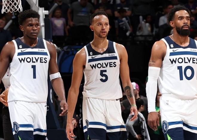 世体：欧足联检查员全面审查诺坎普，确认其可以举办欧冠比赛（世体：诺坎普通过欧足联全面核查，获准承办欧冠赛事）