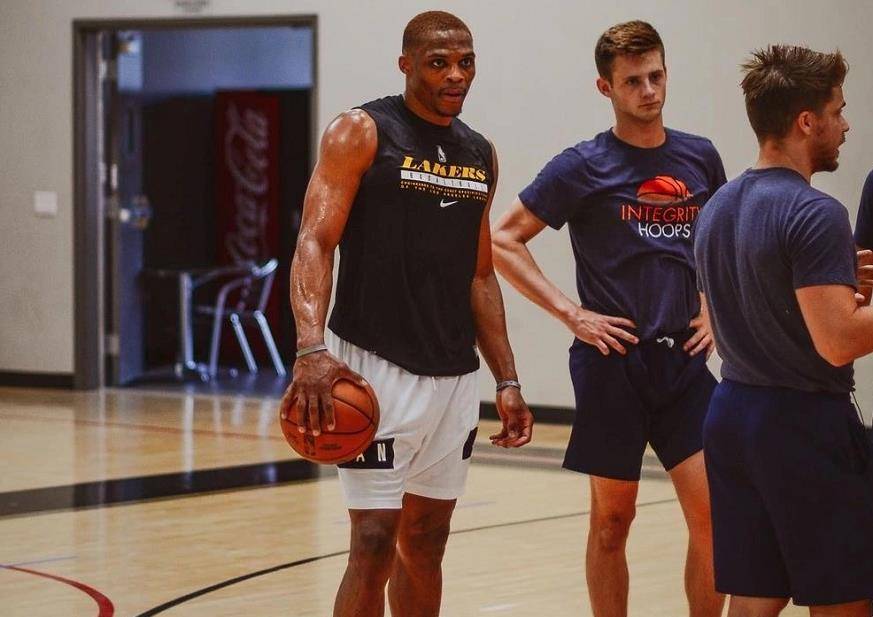 国米客胜维罗纳全队评分：恩里克、劳塔罗、博尼5分最低（国米客场击败维罗纳，全队评分出炉：恩里克、劳塔罗、博尼仅5分垫底）