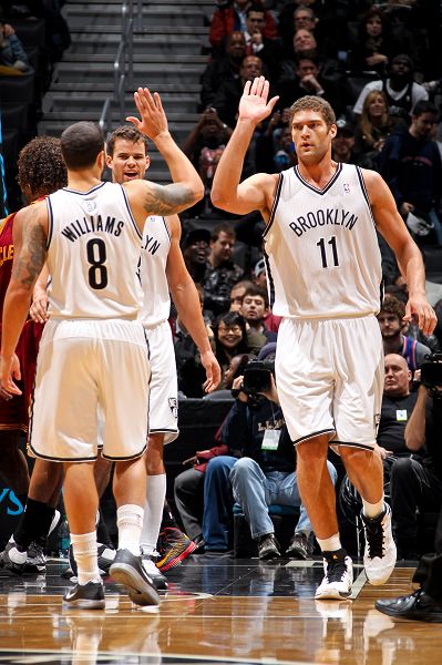 加泰电台：拉波尔塔想请前球员回诺坎普拍照，梅西不太可能去（加泰电台：拉波尔塔计划邀昔日球员回诺坎普合影，梅西出席可能性不大）